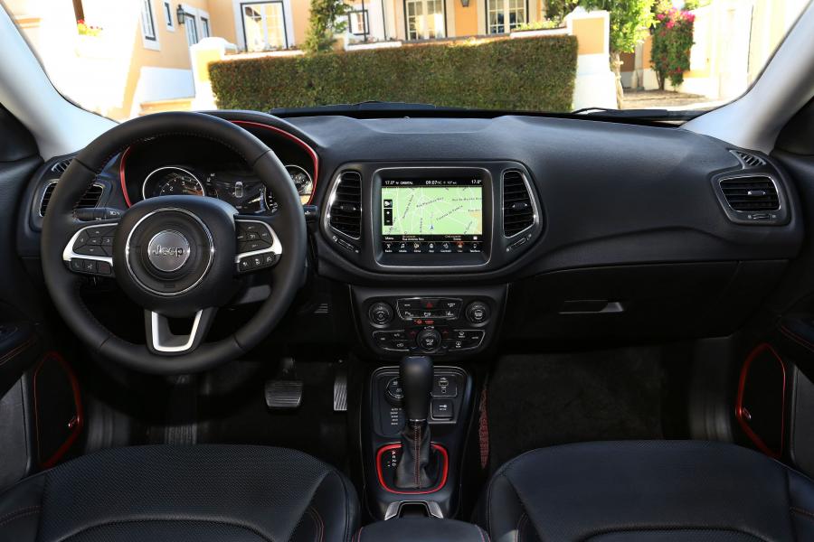 Торпедо Jeep Compass Trailhawk 2017 года  (WW) (фото 2 из 36)